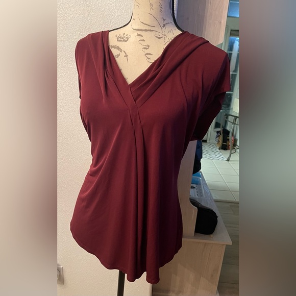 Lane Bryant 14/16 sleeveless top/shell. Pleated V-neck. - Picture 1 of 2